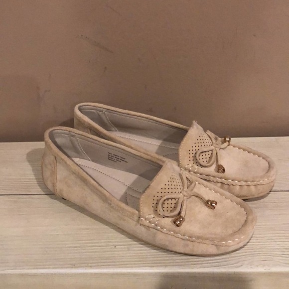NWOB Moccasins Women’s Beige - Picture 4 of 7